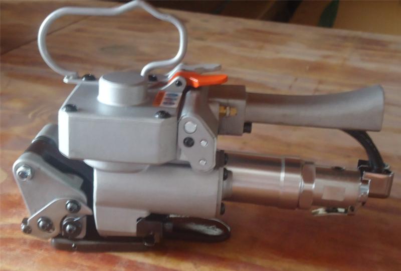 Máy đóng đai nhựa dùng hơi XQD-19